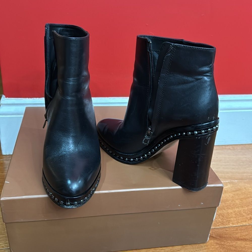 Coach Justina Black Ankle Boots Women's Beaded Chain Accents size‎ 6.5